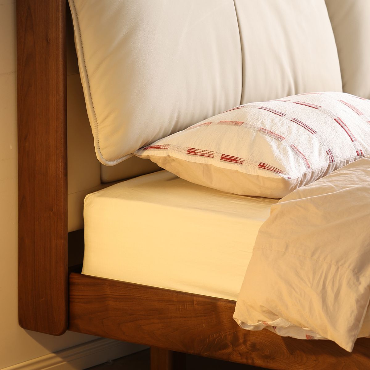 down-filled-leather-headboard-softness-detail