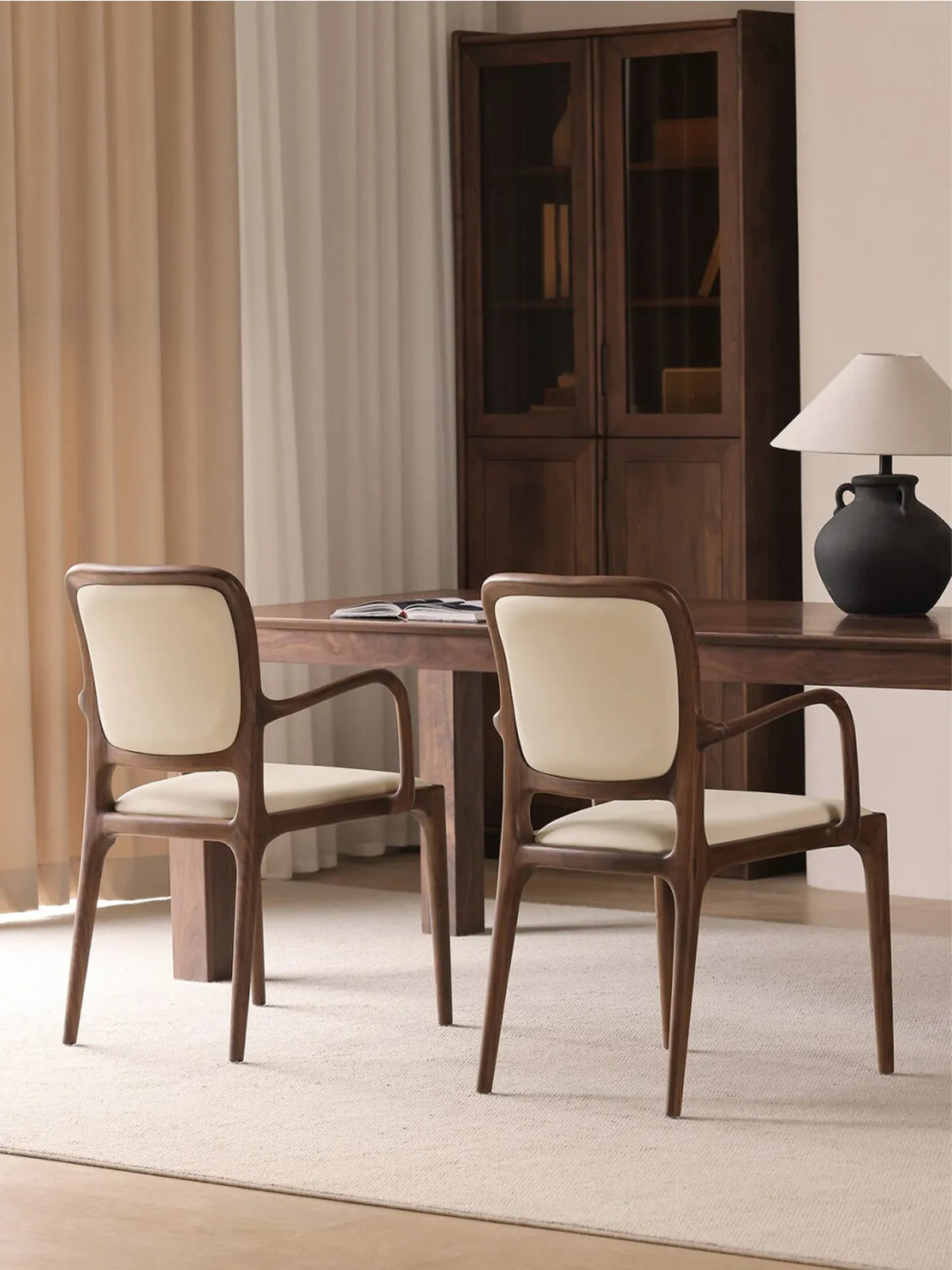 Close-up side view with a dimension line indicating a 46 cm seat height on the Cael dining arm chair.
